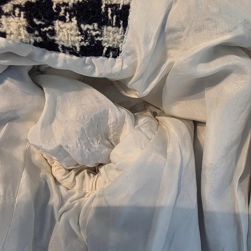 Authentic CHANEL Navy and Cream Houndstooth Jacket Fall 1991 34 0 2 XS - Picture 8 of 16